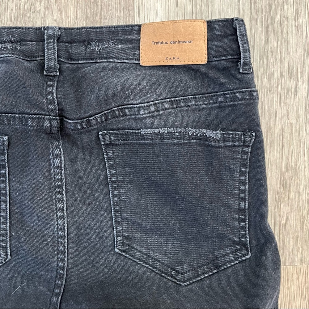 ZARA Trafaluc Black Skinny Jeans with Floral Embroidery & Raw Hem Size 8 - Picture 14 of 14